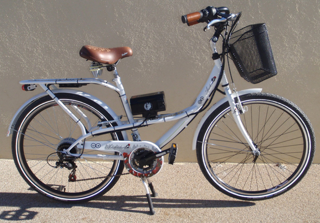 vélo de ville avec moteur arrière